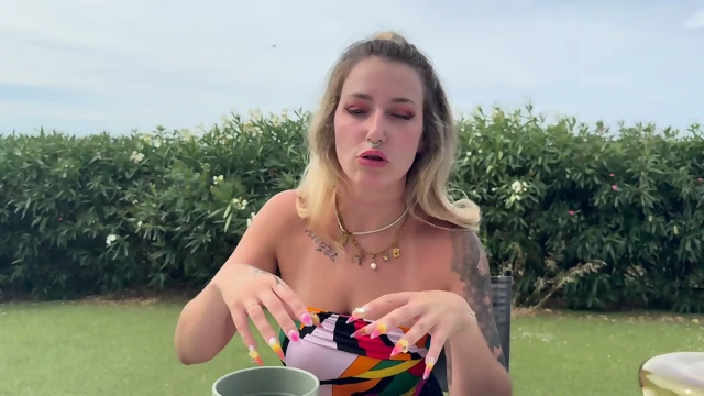 Livia, 28, Knows What She Wants!