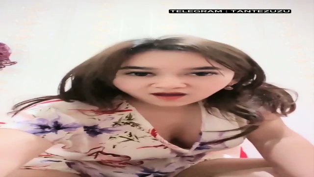 Pesona Adelisa Ternyata Susunya Gede Pulen Mantul