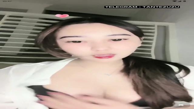 Pengen Lihat Memeknya Amerlita Pink Juga