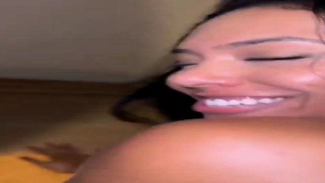 Morena Rabuda Dando O Rabo