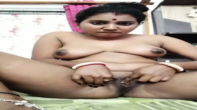 Bengali boudi fingering pussy