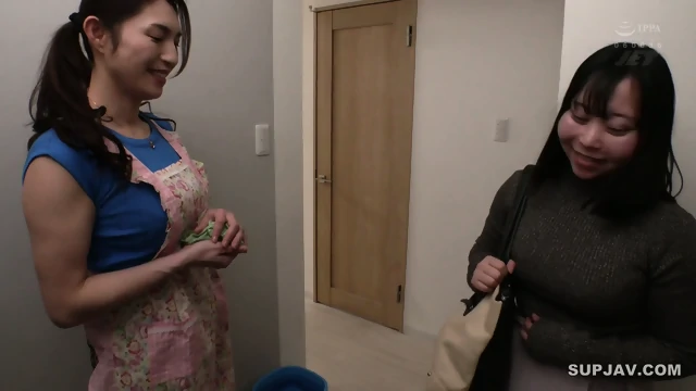 I'm Secretly Doing It With Her Mother Without Her Knowing... Saki Oishi