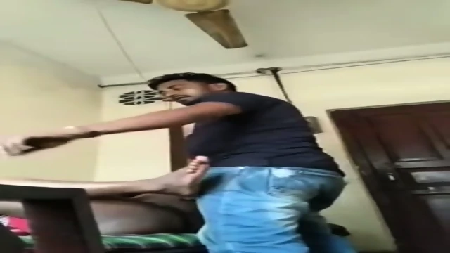 Young men fuck neighbour bhabhi (Pratibasi Boudi ka Coda)