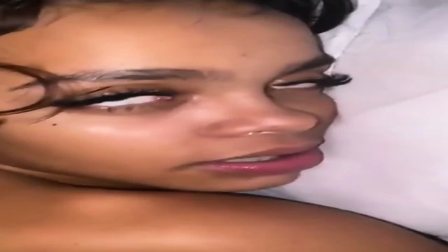 Ela Ã© bem novinha mas ama dar o cuzinho