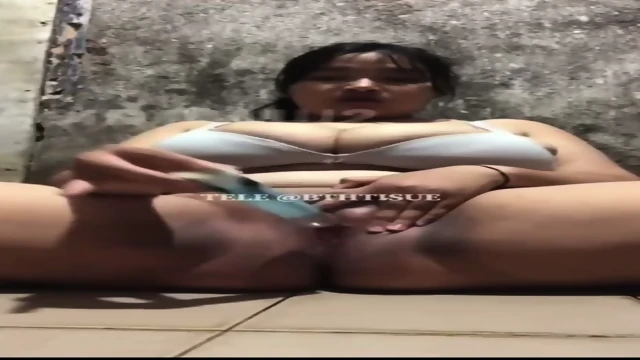 ABG montok susu gede colmek pake sikat gigi