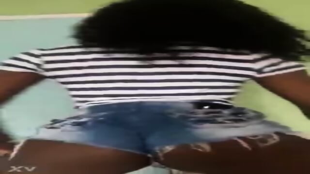 Neguinha da bunda gostosa rebola bem ao som do pagodÃ£o baiano - ( cortes em slow motion )