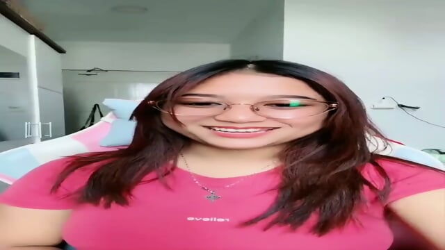 (TELEGRAM : PUKZE ) Yanie Full Face Sepong Dildo Ungu Ngangkang