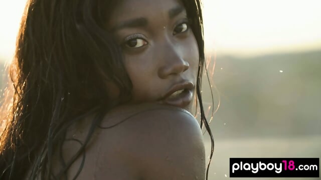 Smoking hot ebony teen Mimi Desuka stripping and unwinds on the rooftop