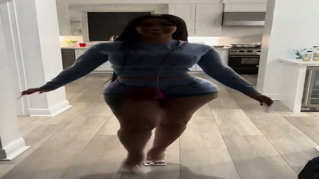 FAMOUS LATINA MILF SEXY WALK 1