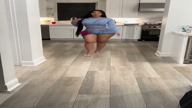 FAMOUS LATINA MILF SEXY WALK 2