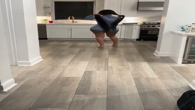 FAMOUS LATINA MILF SEXY WALK 3