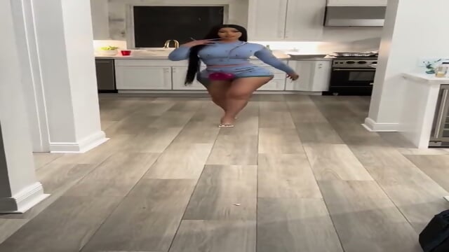 FAMOUS LATINA MILF SEXY WALK 4