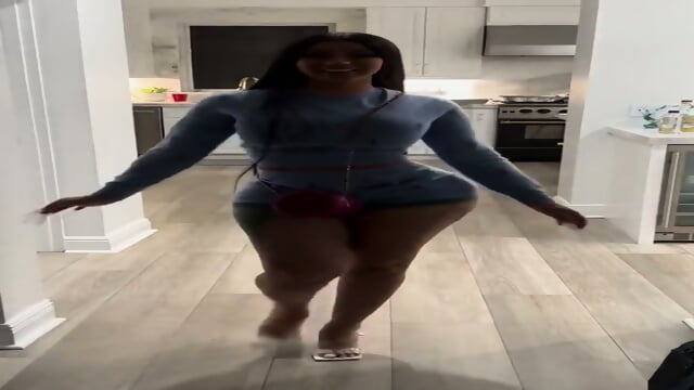 FAMOUS LATINA MILF SEXY WALK 7