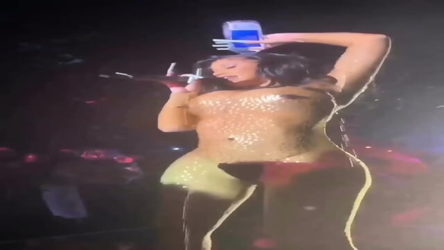 FAMOUS LATINA MILF ON STAGE 1