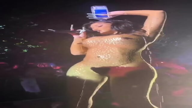 FAMOUS LATINA MILF ON STAGE 2