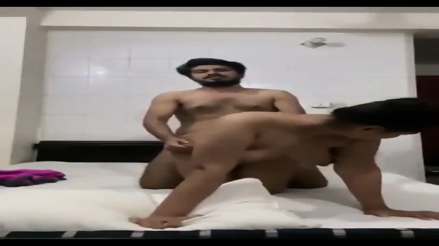 bengali- cute girlfriend-ki-doggy-sex-boobs-dabakar-hote-me boyfriend-viral