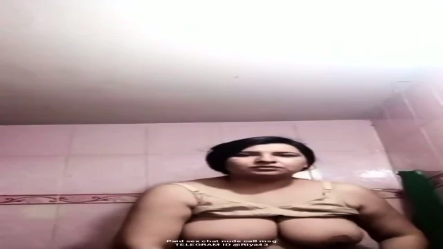 lady showing big boobs and pussy