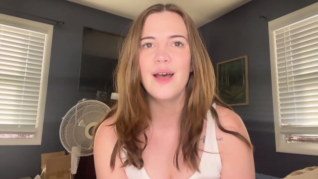 sexy girl sucks dick