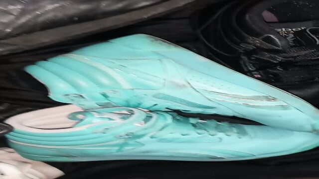 DIRTY REEBOK CUMSHOT