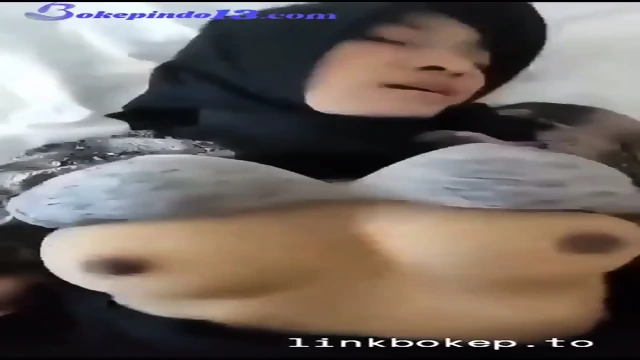 Mahasiswi ukhti dipaksa pacar ngentot dihotel