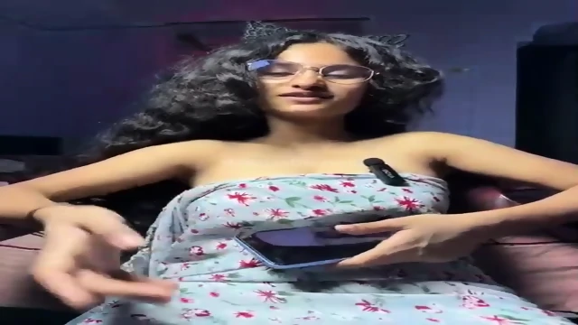 Tamil girl khadhija boobs pressing solo