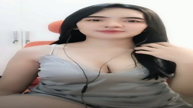 Tante desy live snackvideo pamer belahan dada, nikmat