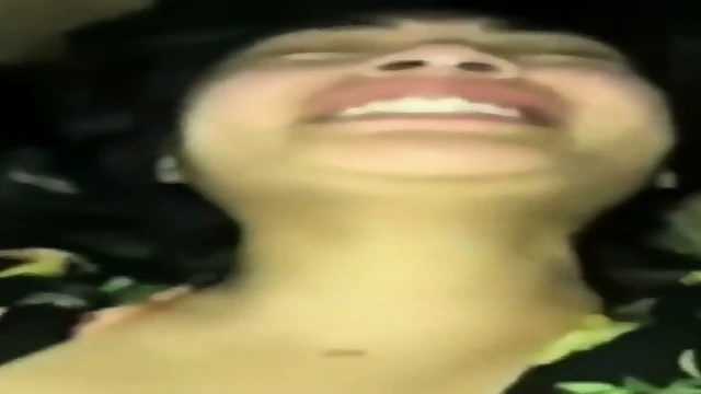 Teriak histeris pertama kali di masukin kontol oleh pacarnya