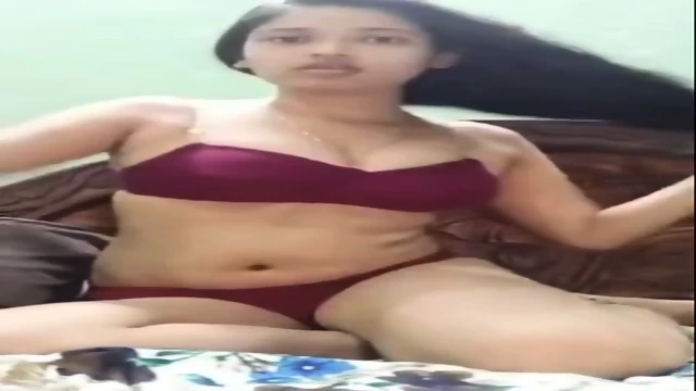 Extremely Beautiful Indian Girl Showing Her Tight Boobs romance Rajshot