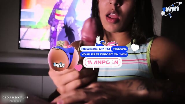 Surprise neighbor with hot oil handjob from sexy black-haired hottie.