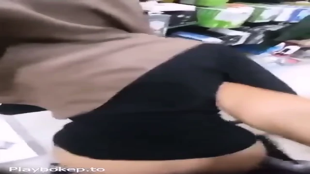 Hajar jilbab di counter HP