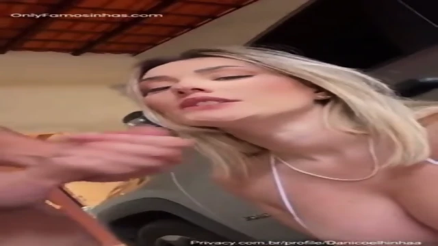 Dani Coelhinhaa getting cum on her face