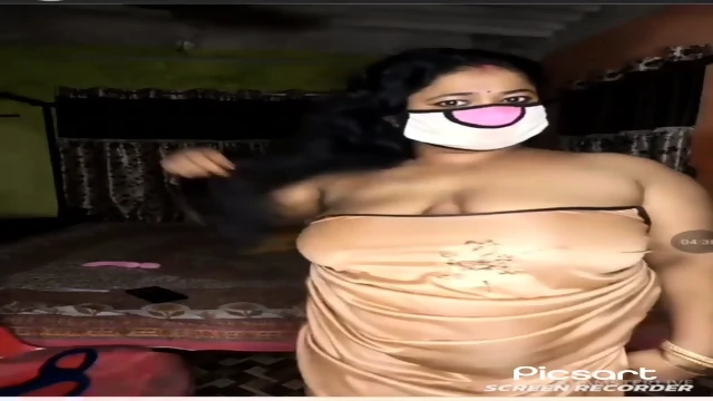 Smile quien full nude with face and squirt