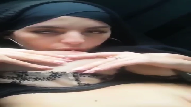 Busty Hijab Girl Blowjob