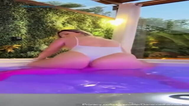 Dani Coelhinhaa fucking in the hot tub with a mature woman