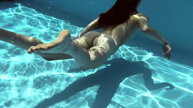 Hot mixed race teen Fernanda Releve swimming naked