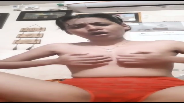 Pretty indian girl fingering