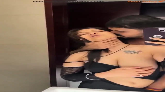 Uff se gujju couple , chut chatai to dekho iski 🤗🤗