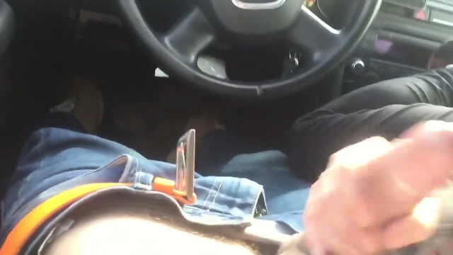 Brunette slut give car blow job in public deepthroat cum