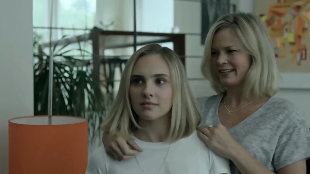 Megan Fahlenbock as Claire - 19-2 (2016) - 3x03