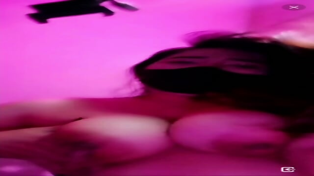 Kakak cantik lagi remes tetek besarnya untuk para Pascol