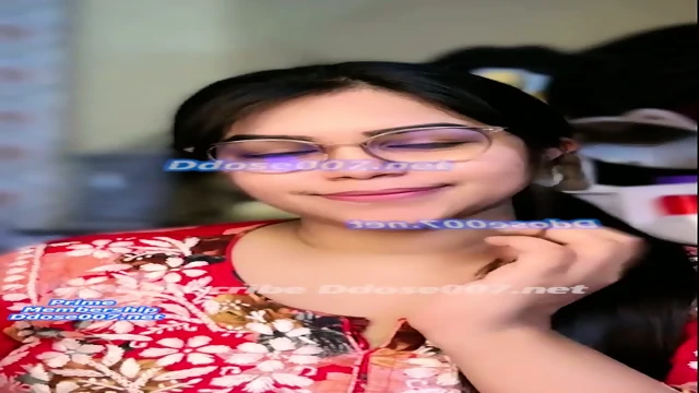 beautiful jannat using hair brushh to fuck her wet pussy