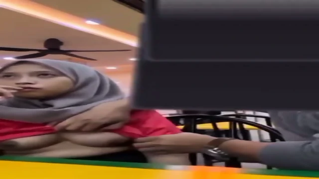 Ukhti jilbab digrepe dikafe