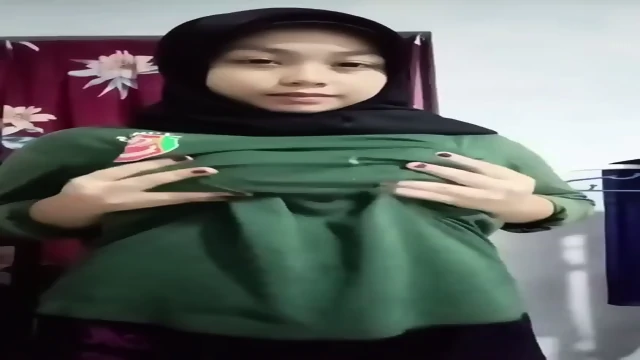 Neni hijab pelajar suka rekam bugil mulus