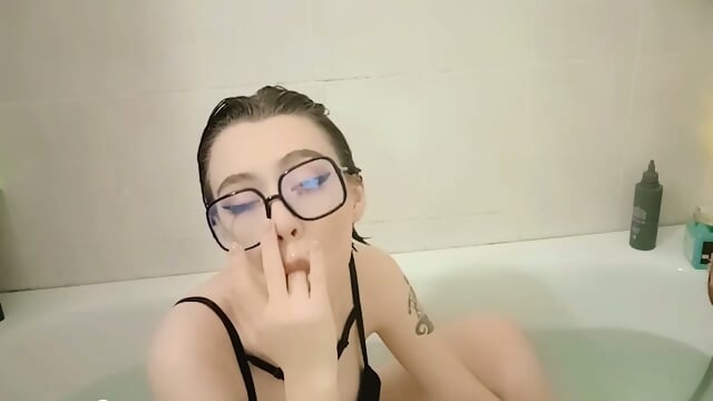 Cute nerdy chick in the bathtub teases with her hot figure