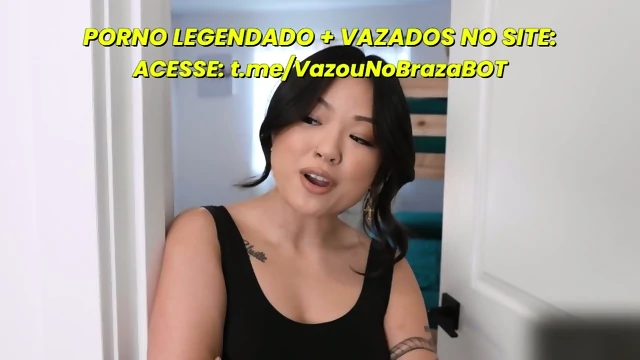 LEGENDADO COMENDO A MEIA IRMA PUTA