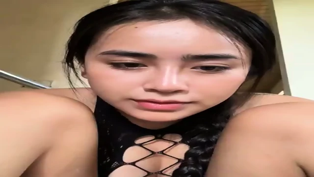 Pretty Vietnamese Girl With Vibrator in Her Pussy 3/4