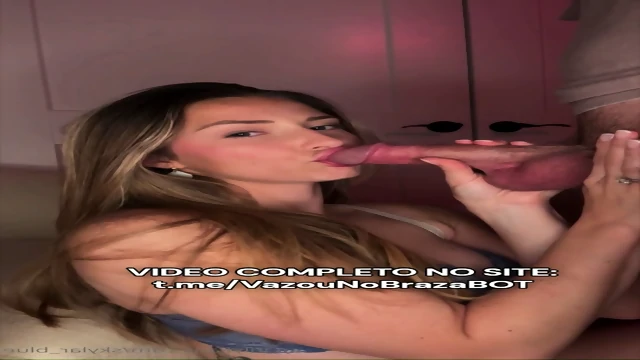 VAZOU SECRETARIA NOVINHA LOIRA DE SAO PAULO PAGANDO BOQUETE PARA O CHEFE