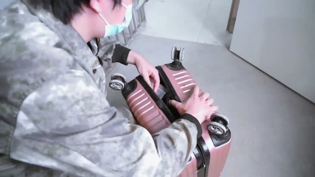 GÃ¡i xinh bá» báº¯t cÃ²ng tay chÃ¢n P2