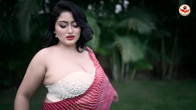 Priti Roy Most Beautiful Kolkata Model in Saree 💦💦💦