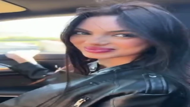 Polemico flagra com blogueira transando no carro